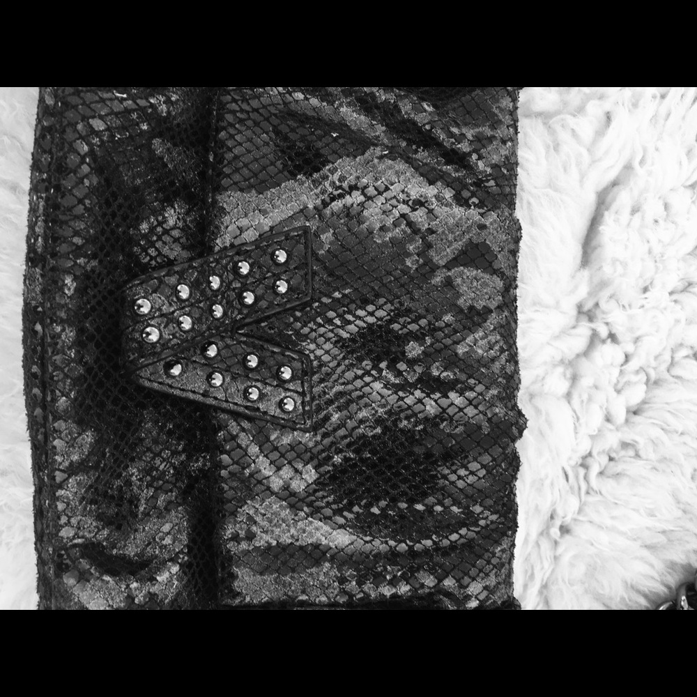 Victor Women’s Small Reptile Print Handbag - Picture 3 of 8